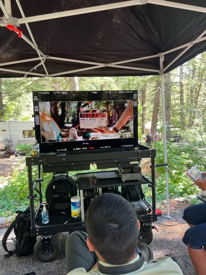 Detrás de las cámaras de la filmación de un anuncio de servicio público de Smokey Bear