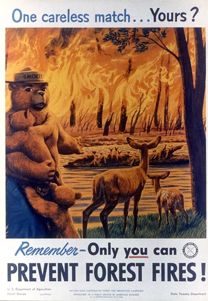 Imagen de un feroz incendio y el oso Smokey que dice: "Un fósforo descuidado... ¿el tuyo? Recuerda: ¡Solo tú puedes prevenir los incendios forestales!".